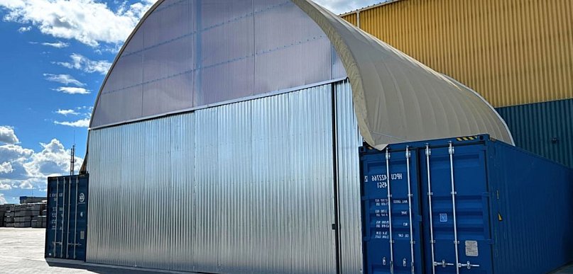 Hale namiotowe na placu budowy – zastosowanie, zalety i realne oszczędności