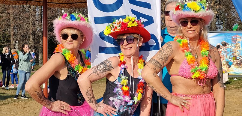 Chcą by zima została, więc w Osiecznej uratowali Marzannę (zdjęcia, film)