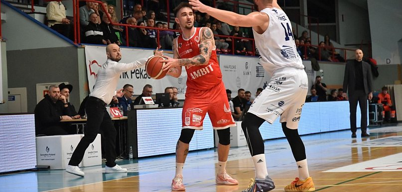 W czwartkowy wieczór koszykarze Novimex Polonii podejmują drużynę z Opola