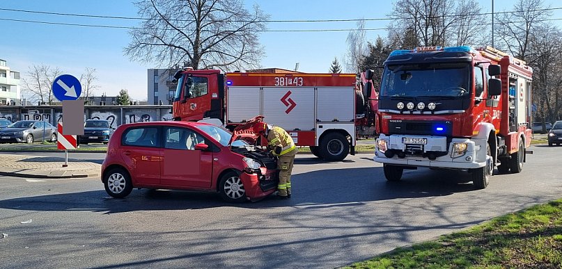Wypadek na skrzyżowaniu Grunwaldzkiej i 55 Pułku w Lesznie (zdjęcia)