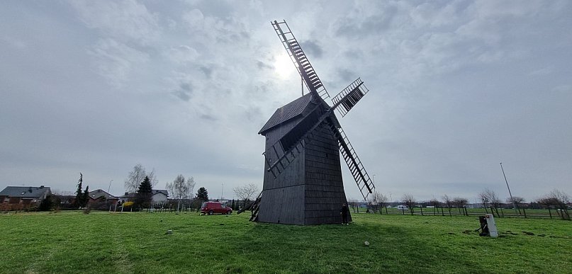 Ruszył Wiatrak Czesław na leszczyńskim Grzybowie (zdjęcia, film)