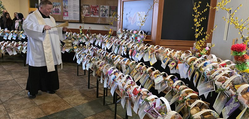 560 wielkanocnych koszyczków dla seniorów z Leszna i okolic (zdjęcia, film)