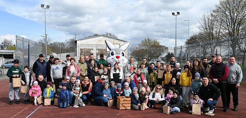 Kilkadziesiąt osób szukało zajączków w Garzynie (zdjęcia)