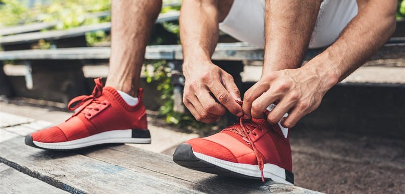 Postaw na dynamikę! Zobacz, jakie buty sportowe męskie zdominowały obecne trendy?