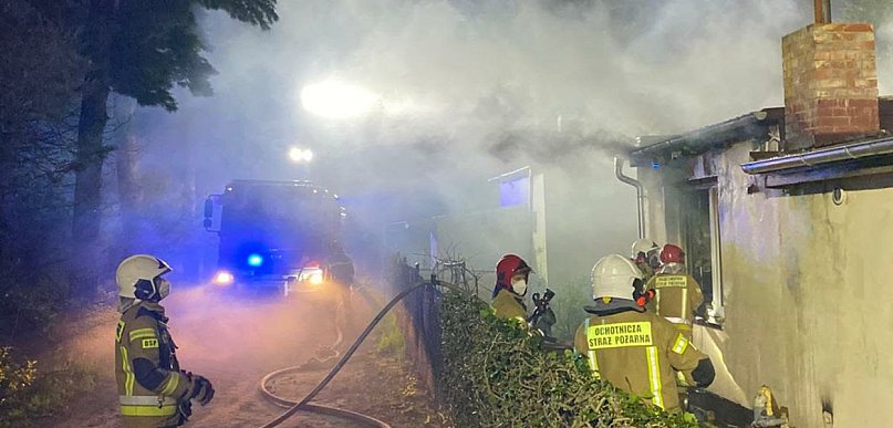 Pożar altany na Grzybowie. Znaleziono w niej zwłoki (zdjęcia)