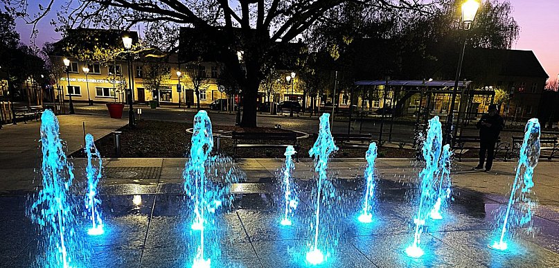 To najładniejszy Rynek w powiecie. Jest na nim fontanna (dużo zdjęć)