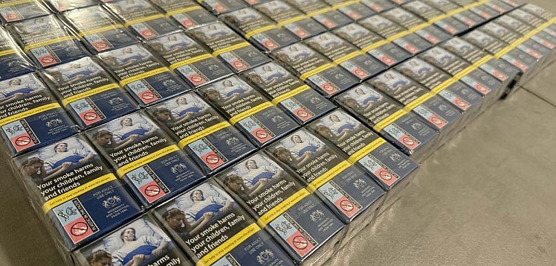 W mieszkaniu i aucie miał ponad 1200 paczek papierosów (zdjęcia)