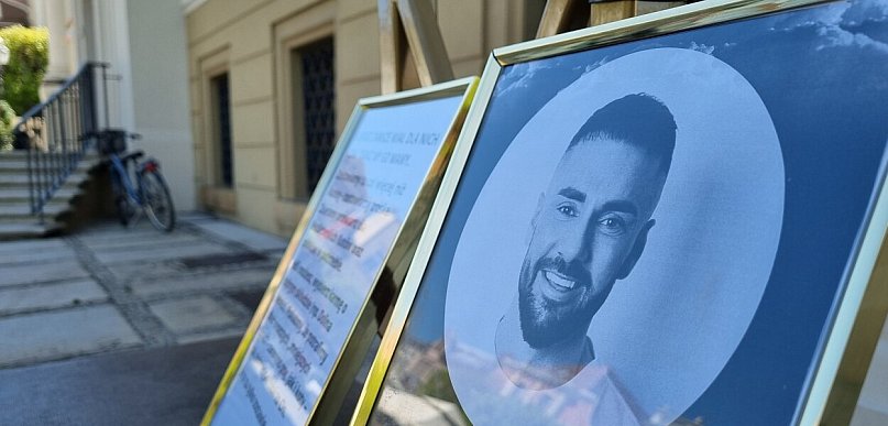 Spontaniczna zbiórka karmy to hołd dla posła.  Jest i przykra strona tej akcji