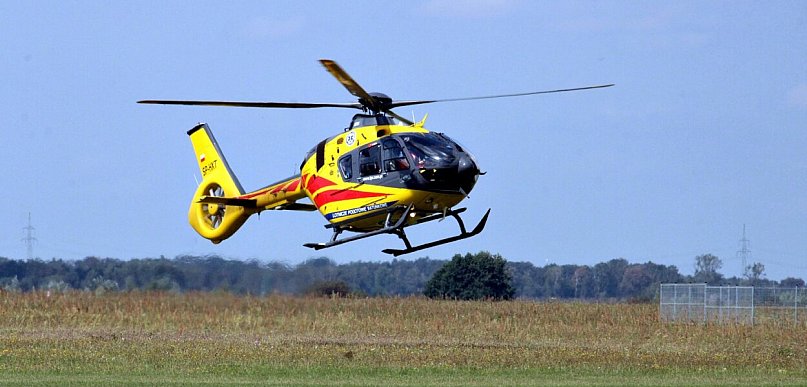 Po rannego mężczyznę przyleciało pogotowie lotnicze