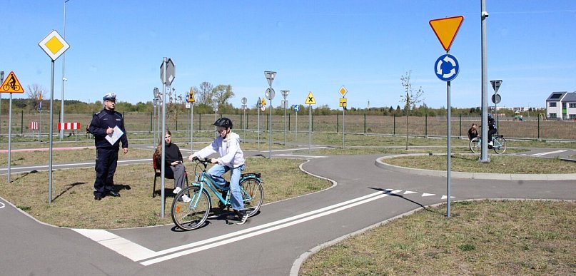 Uczyli się zasad bezpiecznej jazdy i pierwszej pomocy (zdjęcia)