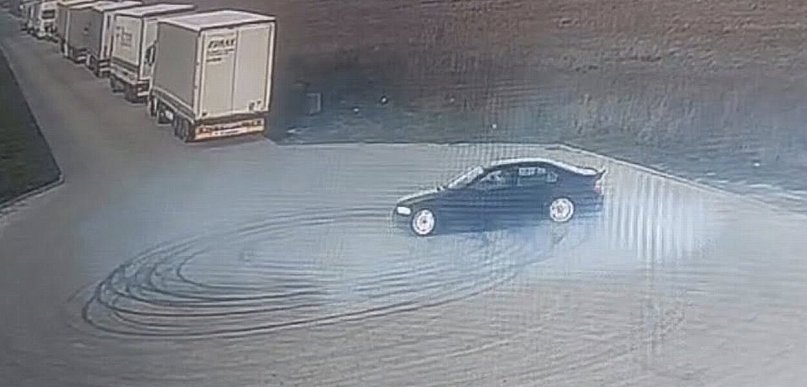 Ostre sankcje za driftowanie. Młody kierowca stracił prawo jazdy (film)