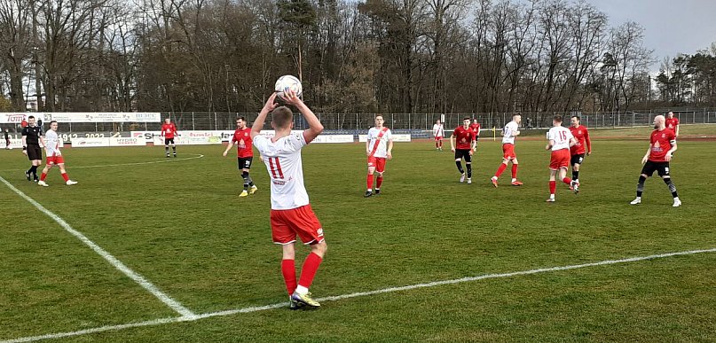 Derbowy mecz w Piaskach. Korona grała tam z Polonią