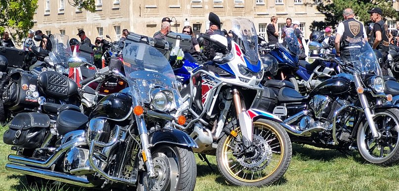 Motocykliści zjechali do Rydzyny. Zrobili pozytywny hałas dla Róży (zdjęcia, film)