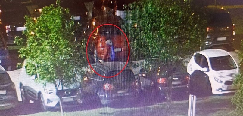 Policja publikuje zdjęcia sprawcy i prosi o pomoc (zdjęcia)