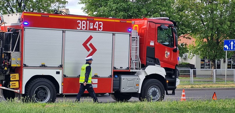Zderzenie osobówek przy Hali Trapez w Lesznie (zdjęcia)