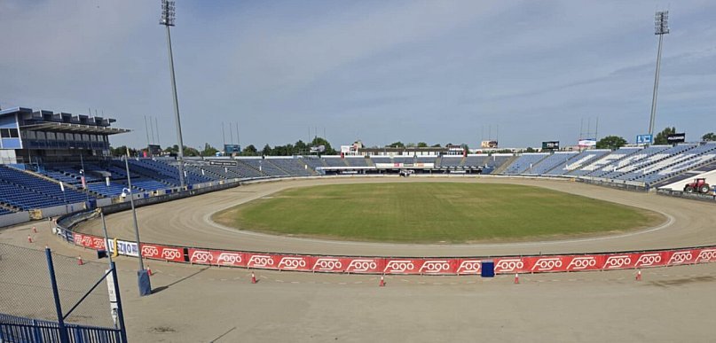 Cztery oferty na nowe oświetlenie stadionu żużlowego w Lesznie