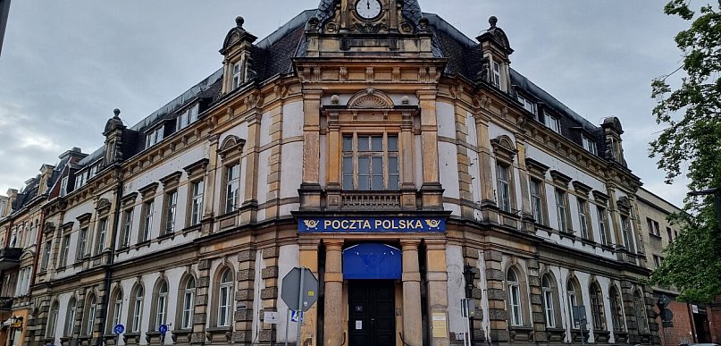 Pożegnali się z Pocztą Polską przy ulicy Słowiańskiej w Lesznie (zdjęcia)