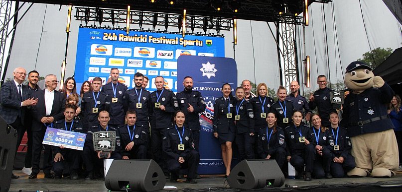 Policjanci wygrali sztafetę podczas 24h Rawickiego Festiwalu Sportu (zdjęcia)