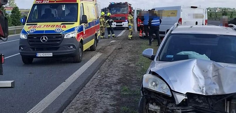 Wypadek na S5. Policja wykonuje czynności. Droga jest zamknięta