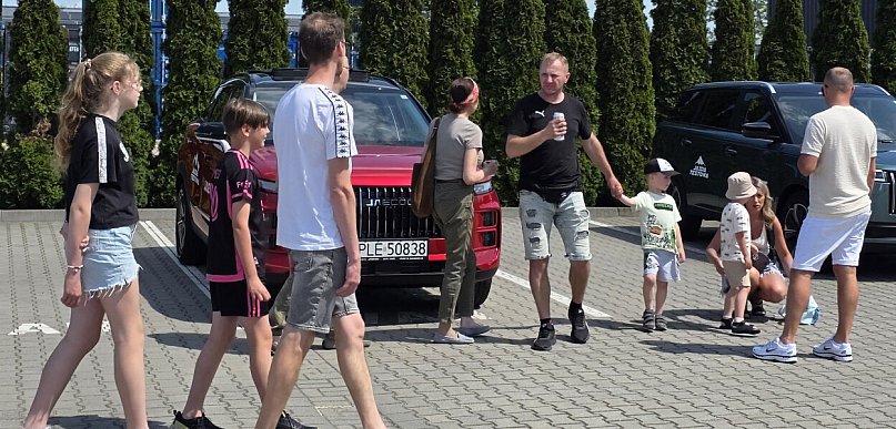 Grupa auto-mróz zaprosiła na piknik przy salonach w Lesznie (zdjęcia)