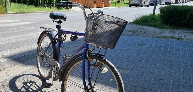 Rowerzysta uderzył w samochód. Mandat dostał wysoki (zdjęcia)
