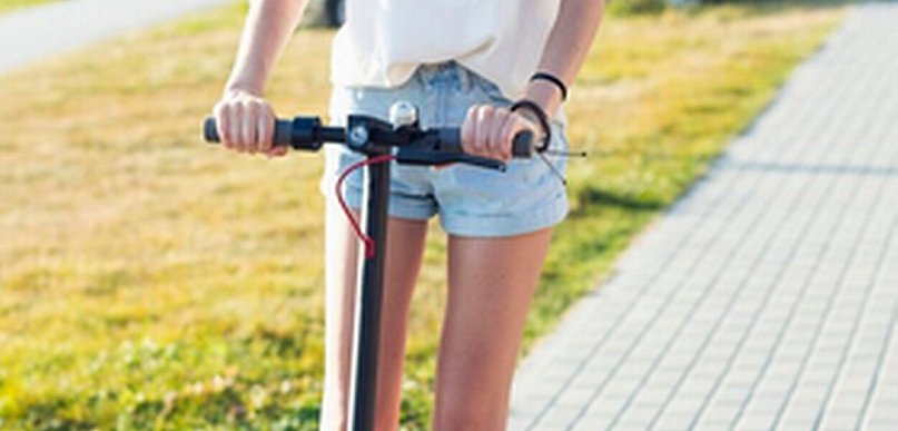 Wypadek na Nowym Świecie. 12-latka na hulajnodze trafiła do szpitala