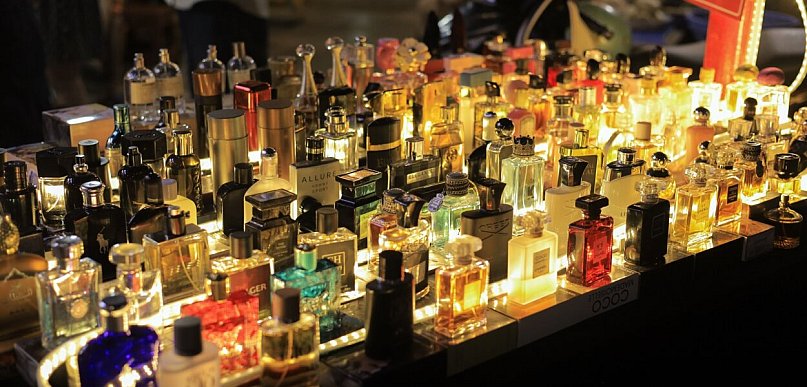 Dzień po dniu ukradł prawie 40 perfum. Co z nimi zrobił?