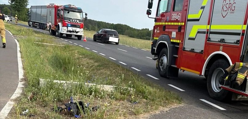 Zderzenie motocyklisty z ciągnikiem. Kto nie ustąpił pierwszeństwa?
