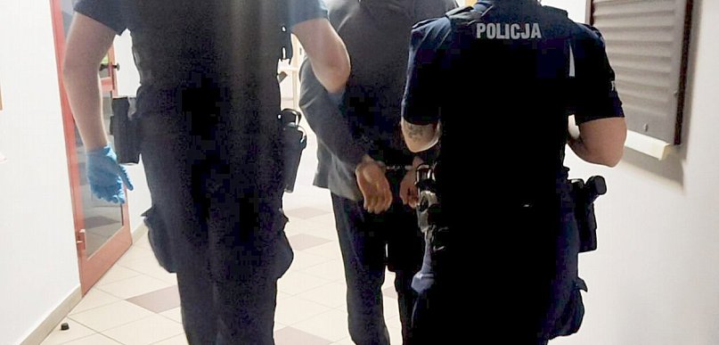 Pasażer pociągu uderzył konduktorkę. Sąd szybko wymierzył mu karę