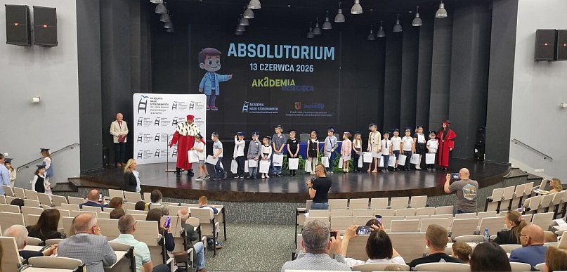 Najmłodsi studenci w murach ANS w Lesznie odebrali dyplomy (zdjęcia, film)