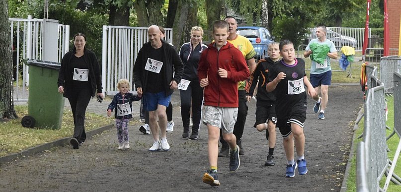 Bukówieckie Lotanie w Bukówcu trwa. Biegacze zarobili już 20 tys. zł