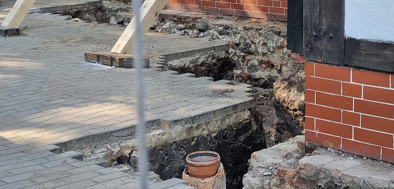 Nie bez powodu odsłonili fundamenty (zdjęcia, film)