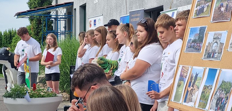 Z okazji Dnia Chleba odkręcili Czesława (zdjęcia, film)