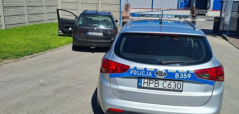 Jechał za szybko, uciekał przed policją. Chciał się zamienić miejscami z pasażerem