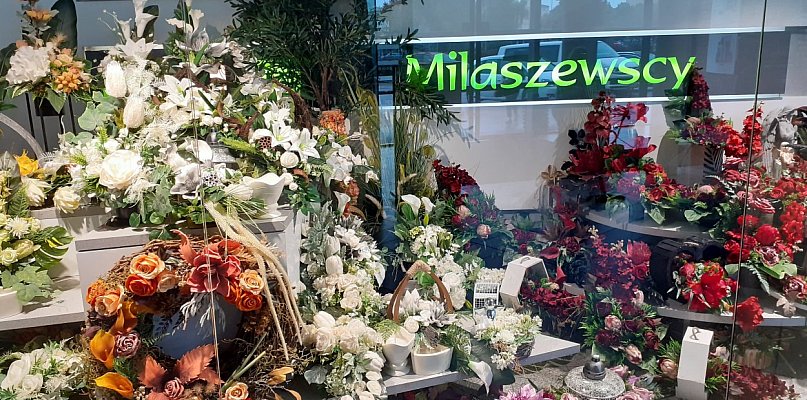 Kwiaty i znicze na Wszystkich Świętych – trendy jesieni 2025 - 79344