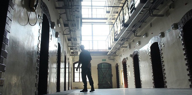 (Nie)szczęśliwa siódemka. Wszyscy już siedzą - 79530