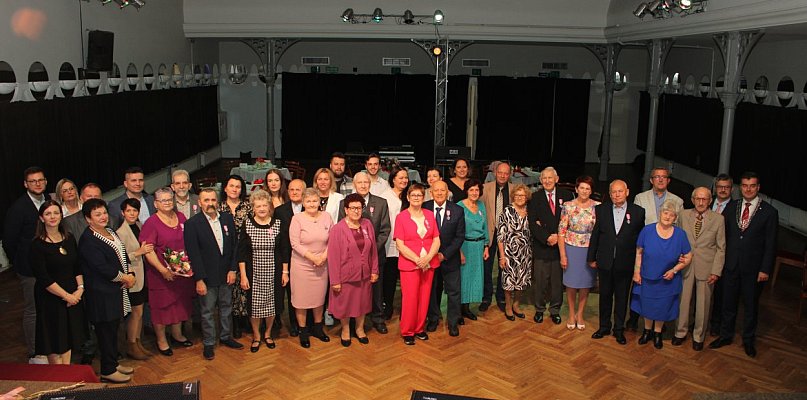 Małżeńscy jubilaci zatańczyli jak na weselu 50 i więcej lat temu (zdjęcia) - 79763