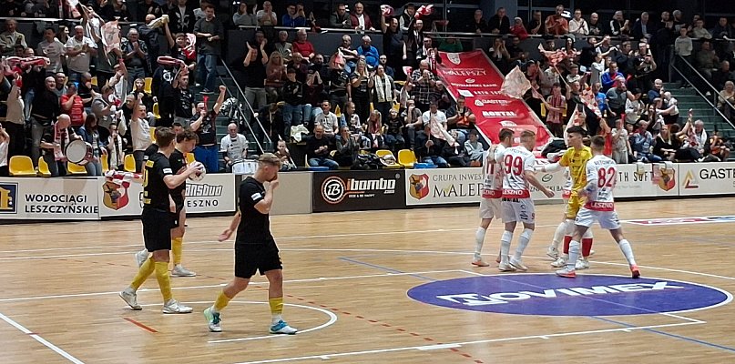 Szalony mecz w hali Trapez. Padło w nim aż 17 bramek - 79886