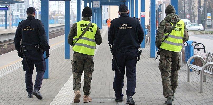 Policja w Lesznie apeluje do mieszkańców. Na dworcu są patrole - 80564
