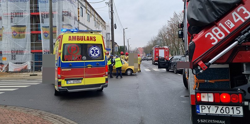 Stłuczka na ulicy 55 Pułku Piechoty w Lesznie (zdjęcia) - 81123