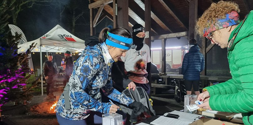 Biegając nocą też można pomagać. Tak jak 6 grudnia - 81147