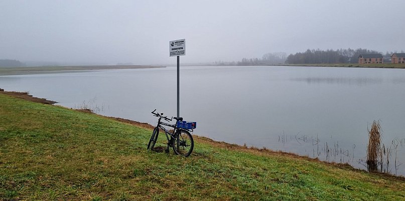 Wędkarze nie łowili ryb. To co robili nad zbiornikiem? (zdjęcia) - 81351