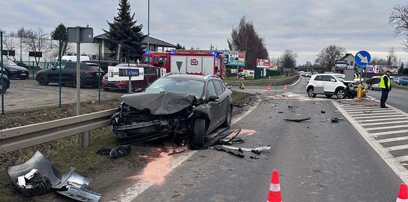 Cztery osoby ranne w wypadku, w tym dwoje dzieci (zdjęcia) - 81766