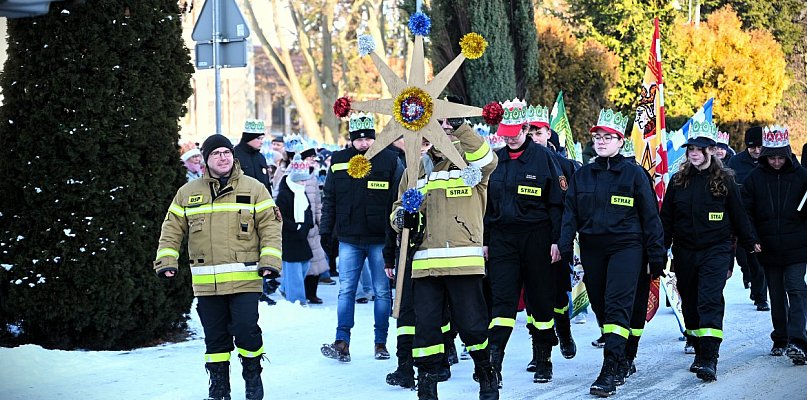 Ulicami Krzemieniewa i Drobnina przeszedł Orszak Trzech Króli (zdjęcia) - 82159