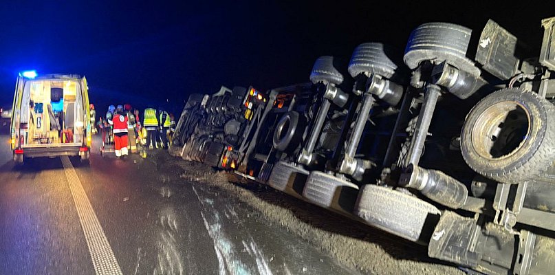 Na S5 przewrócił się tir załadowany krajanką tytoniową (zdjęcia, film) - 82390