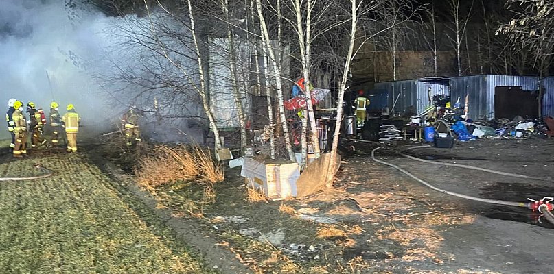 Pożar w Lasocicach. Stracili dach nad głową (zdjęcia, film)