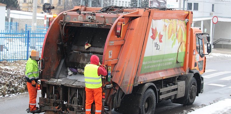 Gołoledź skomplikowała odbiór odpadów komunalnych. Będą wywiezione do soboty