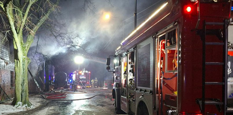 Pożar w Kąkolewie. W akcji aż 13 zastępów straży pożarnej (zdjęcia)