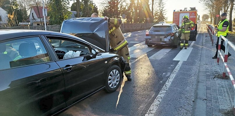 Na DK 12 zderzyły się dwa samochody (zdjęcia)
