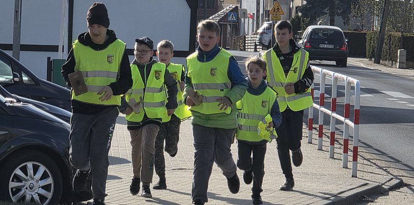 W Bukówcu Górnym biegają z klekotami (zdjęcia, film)